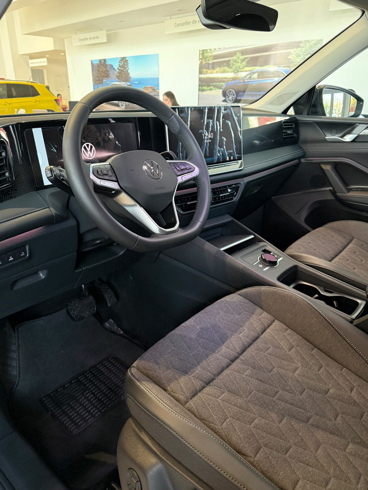 Intérieur d'un SUV Volkswagen avec grand écran tactile