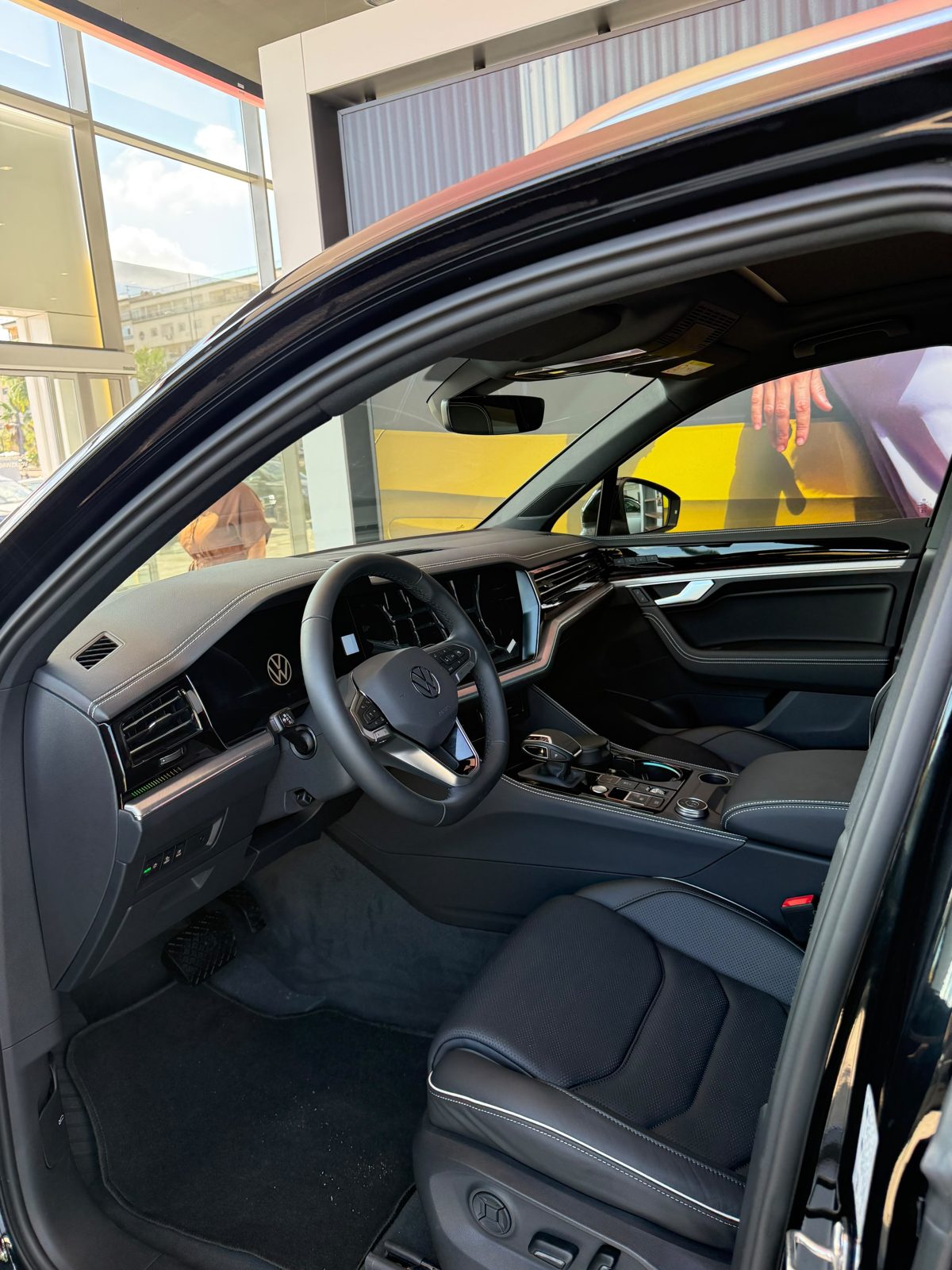 Poste de conduite cuir du Volkswagen Touareg noir